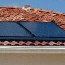 Capteur solaire thermique ou panneau photovoltaïque : quelle différence ?