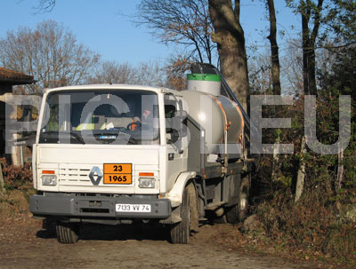 camion-grue-prestataire-de-services-mise-en-place-retrait-citernes-de-gaz-propane