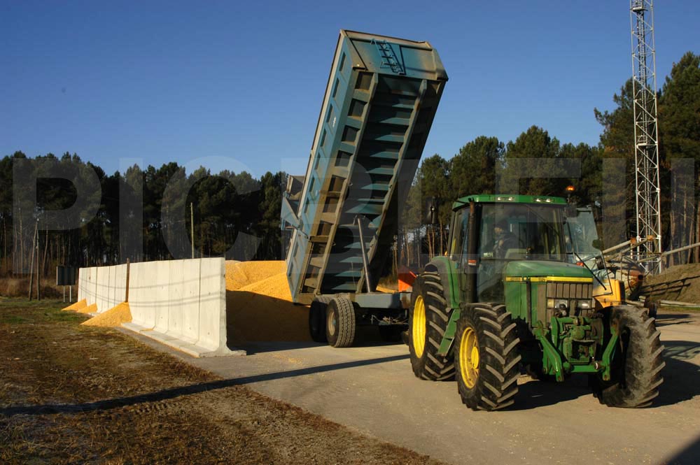 campagne-sechage-mais-tracteur-deversant-recolte.jpg