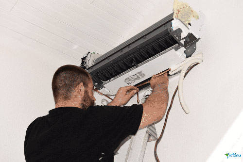 installation-pompe-à-chaleur-air-air-murale-poseur