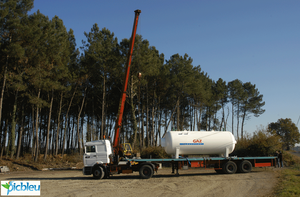 livraison-camion-grue-citerne-professionnelle-6,7-tonnes-gaz-propane