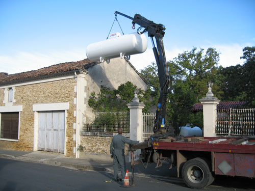 mise-en-place-citerne-aerienne-technicien-camion-grue