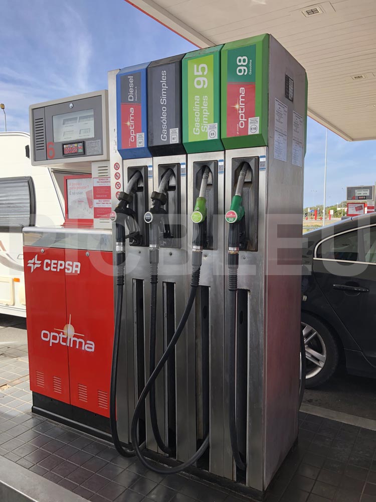 pompes-station-carburant-produits-petroliers