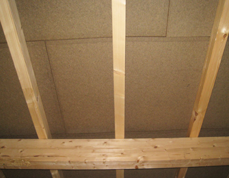 Isolation-de-plafond-par-plaque-et-ouate-de-bois